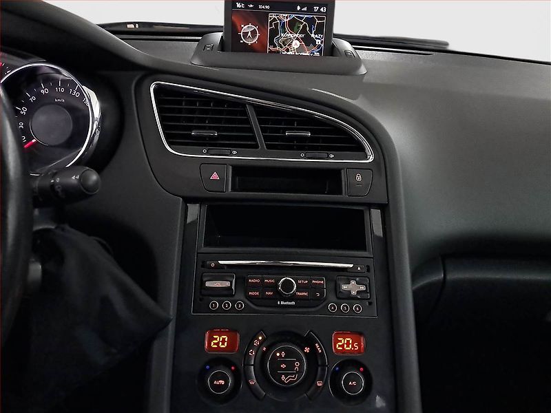 Peugeot 5008 (2016) 1.6 BlueHDi, 7 míst, Navi - fotka 12 z 22