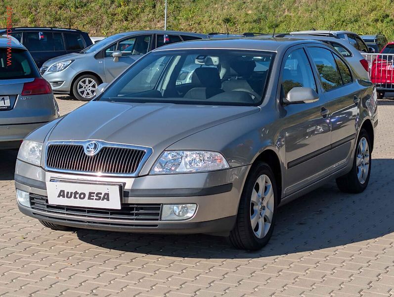 Škoda Octavia (2008) 2.0 TDi, ČR, Elegance, TZ - fotka 3 z 16