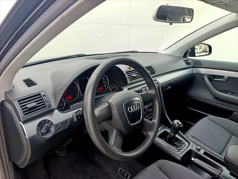 Audi A4 Avant 1,9 TDi Aut.klimatizace - fotka 13 z 29