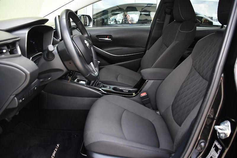 Toyota Corolla 1.5VVT-i 1M 2xKOLA  - fotka 14 z 36