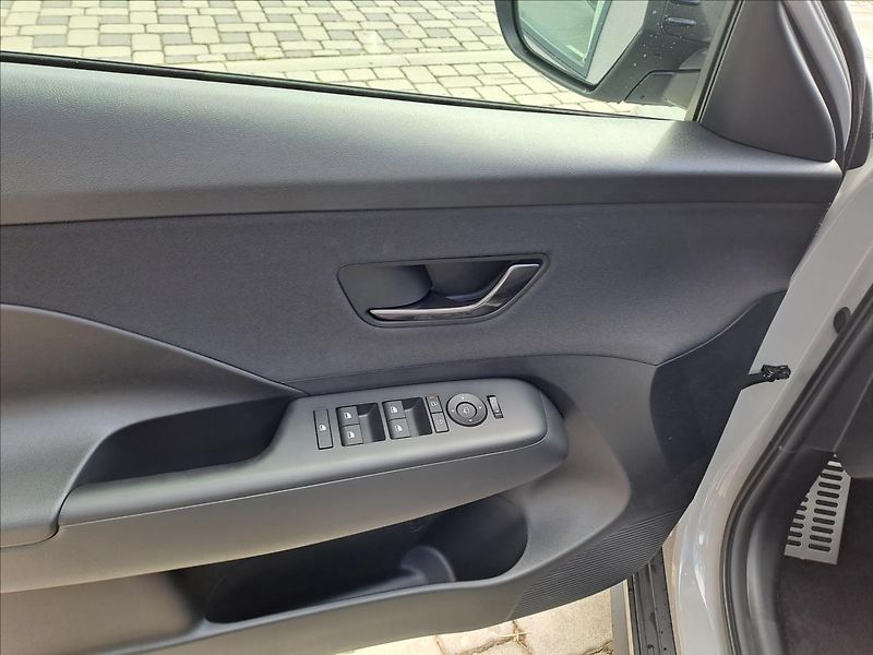 Hyundai Kona (2026) 1,6   1,6 T-GDI DCT HP N LINE - fotka 8 z 10