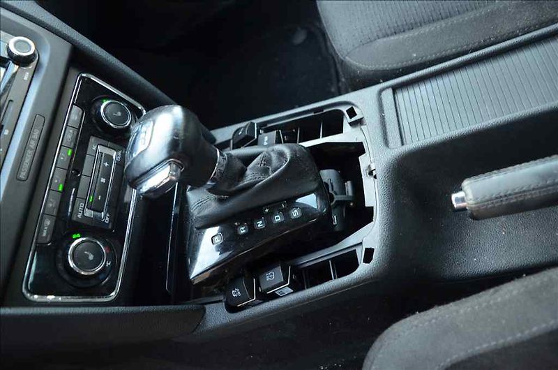 Škoda Superb (2011) 2,0 TDI - fotka 27 z 35