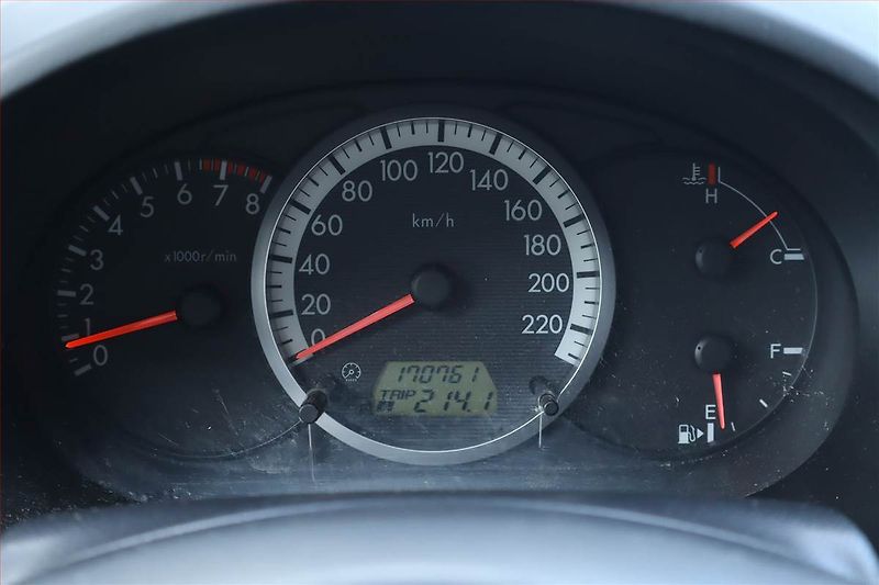 Mazda 5 (2006) 1.8, 7 míst, nová STK - fotka 11 z 19
