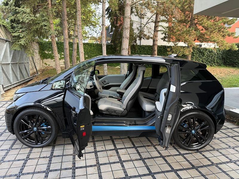 BMW i3 i3S 94Ah Kessy ACC Panorama - fotka 13 z 32