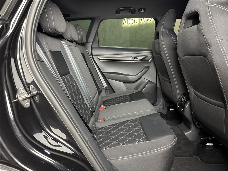 Škoda Karoq 2,0 TDi  DSG 4x4 Sportline LED - fotka 13 z 44