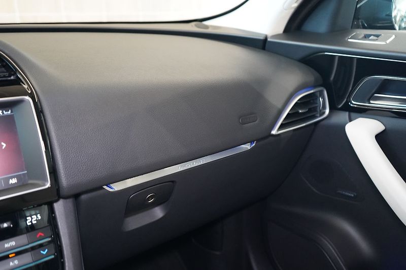 Jaguar F-Pace 30d AWD, PRESTIGE, Panorama - fotka 42 z 49