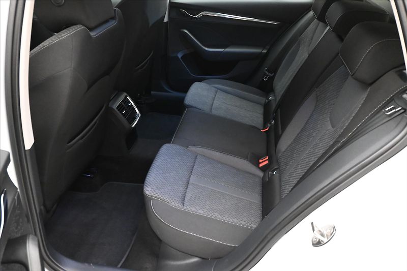Škoda Octavia 1,4 iV TSI 150kW Style SoH 92% - fotka 14 z 32