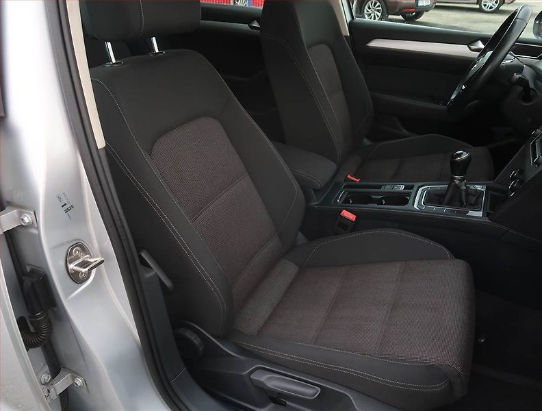 Volkswagen Passat (2015) Comfortline 1.6 TDI - fotka 9 z 24