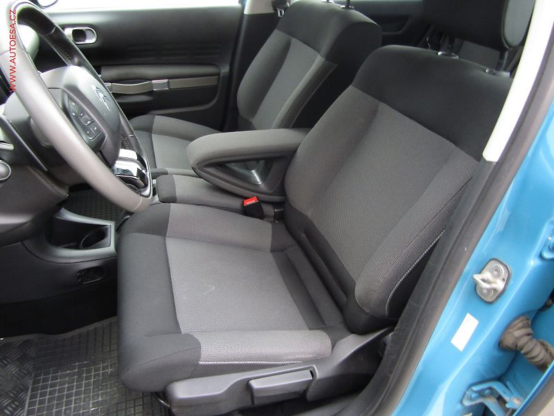 Citroën C4 Cactus (2018) 1.2 VTi, ČR, Feel, AT - fotka 9 z 18