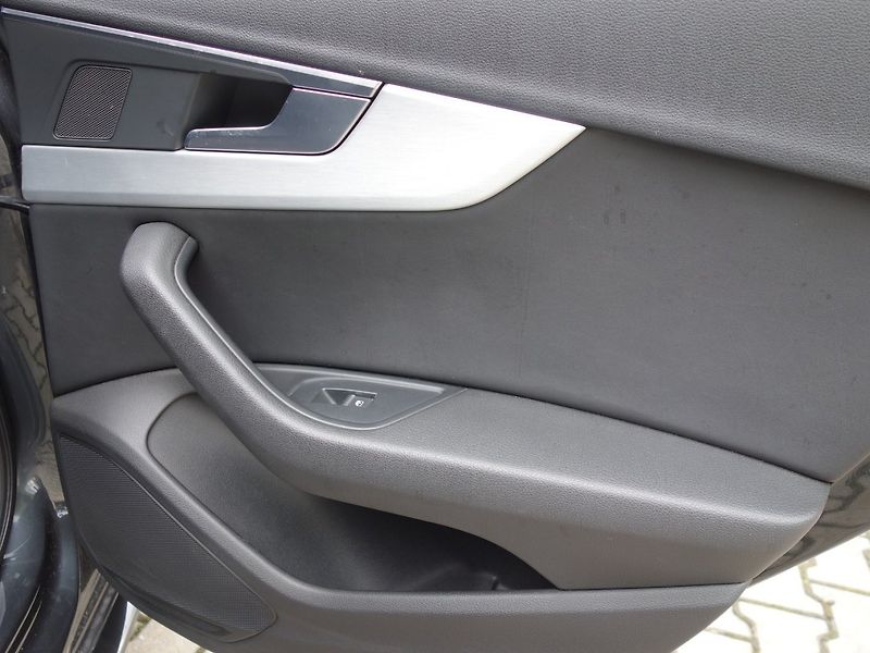 Audi A4 (2016) 2.0TDI 140kW QUATTRO -NEZ.TOP! - fotka 30 z 43