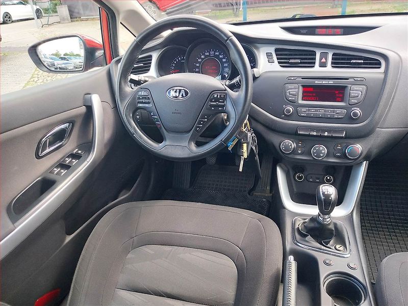 Kia Ceed (2015) 1.6 GDI, ČR,1.maj, Serv.kniha - fotka 7 z 16