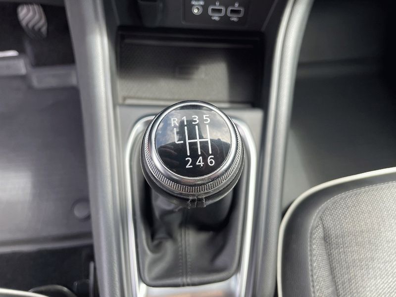 Renault Captur (2021) 1.0 TCe,67kW,Intens,1.Maj,ČR - fotka 27 z 41