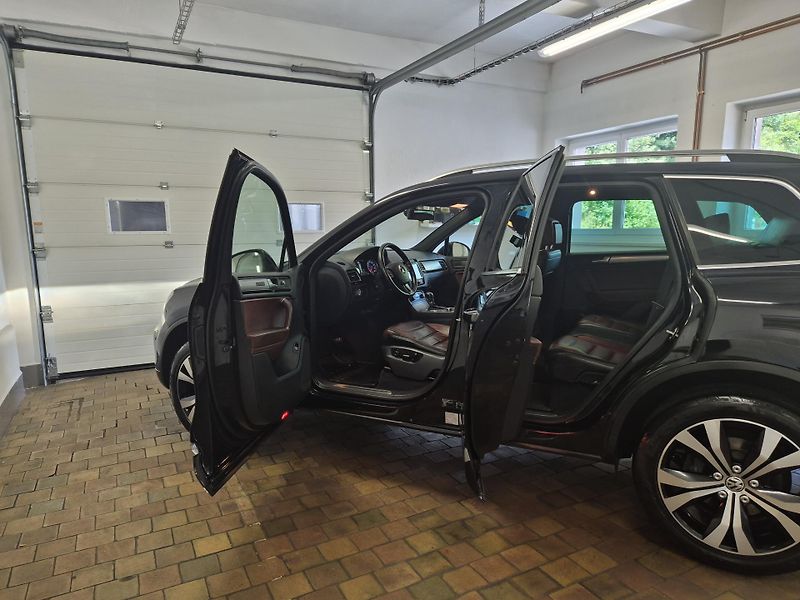 Volkswagen Touareg 3,0TDi 180kw 4x4 DSG 20ALU - fotka 13 z 41