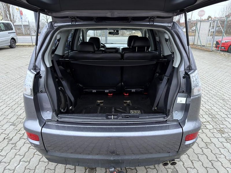 Mitsubishi Outlander 2.2 DI-D 4x4 automat, navigace - fotka 10 z 27