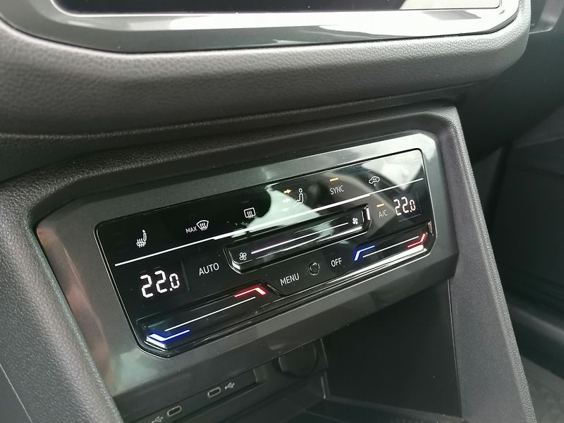 Volkswagen Tiguan (2021) 1.5 TSi Facelift Life ACC LED - fotka 14 z 31