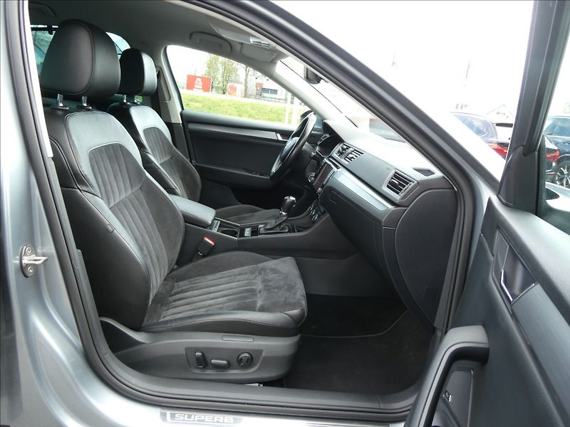 Škoda Superb 2,0 TDi STYLE DSG, 2x kola, ČR - fotka 24 z 43
