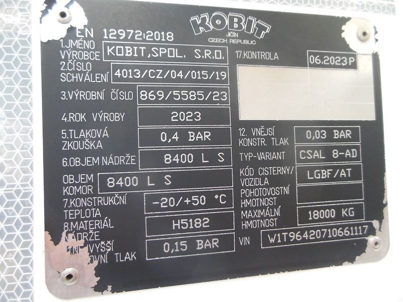 Mercedes-Benz 1832 Arocs, ADR, Cisterna pro - fotka 28 z 39