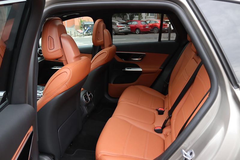 Mercedes-Benz GLC Mercedes-Benz GLC 200 4MATIC - fotka 40 z 58