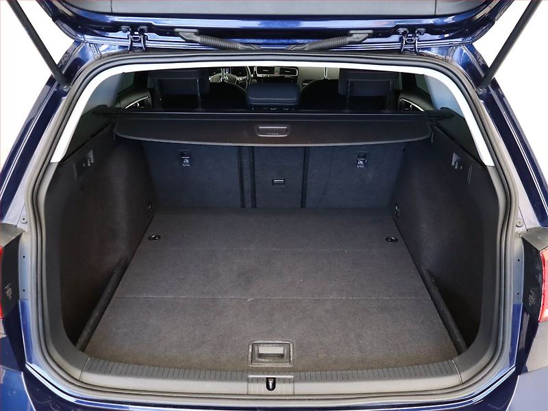 Volkswagen Golf (2017) Highline 2.0 TDI, Serv.kniha - fotka 11 z 17