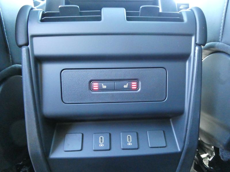 Land Rover Defender (2026) 110 3,0 X-Dynamic SE D250 - fotka 17 z 35