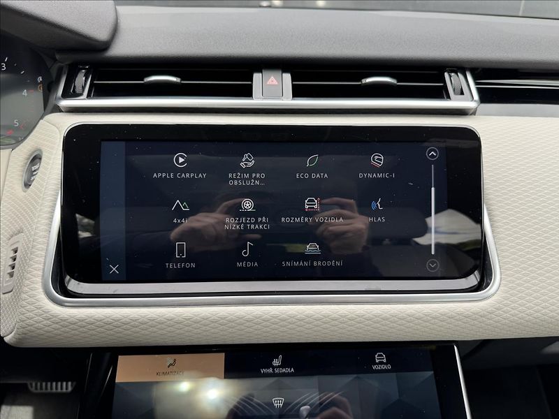 Land Rover Range Rover Velar 3,0 D300 R-DYNAMIC S AWD DPH - fotka 22 z 37