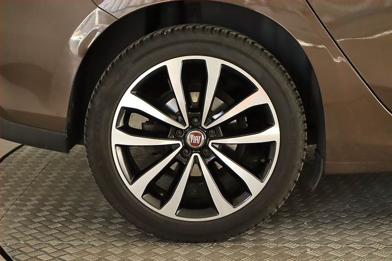 Fiat Tipo (2016) 1.4 T-Jet, Serv.kniha, Navi - fotka 15 z 23