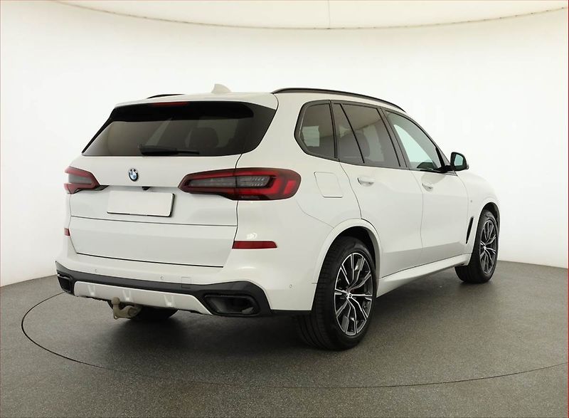 BMW X5 (2021) xDrive30d - fotka 5 z 22