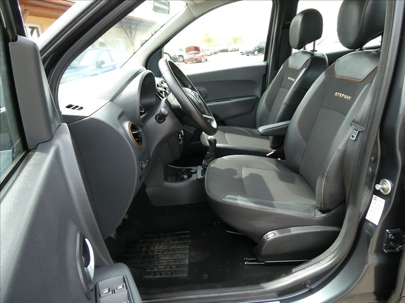 Dacia Lodgy 1,2 TCe 85kW klima,NAVI,závěs - fotka 18 z 35