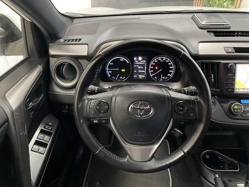 Toyota RAV4 2.5 Hybrid 4x4 AT ČR 1.MAJ.SER - fotka 21 z 27