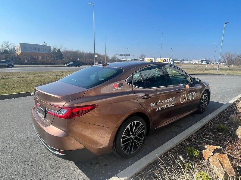 Toyota Camry 2.5 Hybrid Automat Executive - fotka 6 z 22