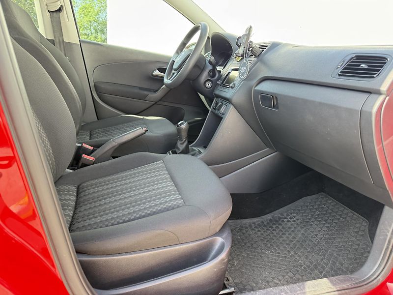 Volkswagen Polo (2016) 1.0 MPI ČR 50551km - fotka 14 z 21