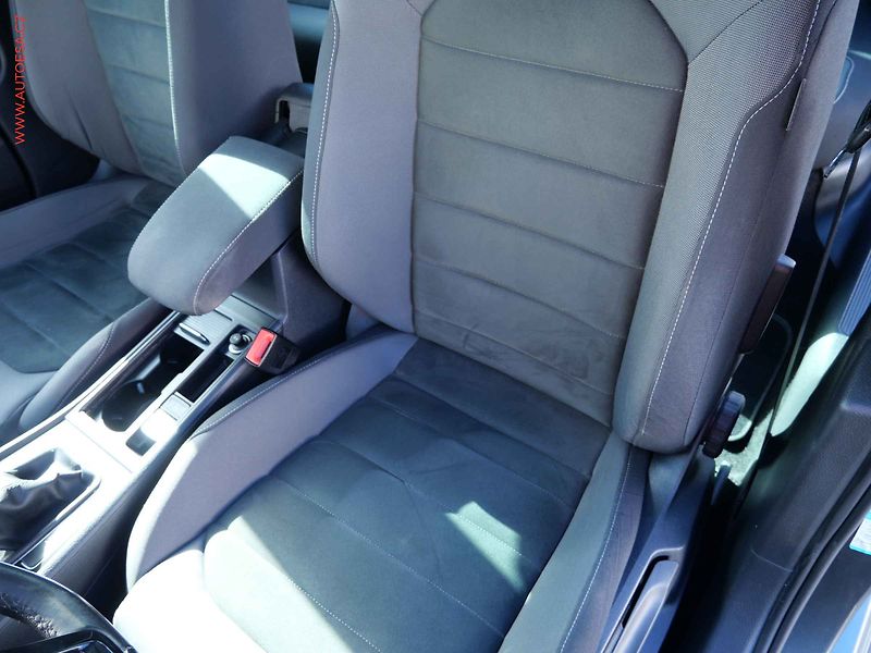 Volkswagen Golf (2020) 1.5 TSi, Highline, LED, panor - fotka 9 z 20