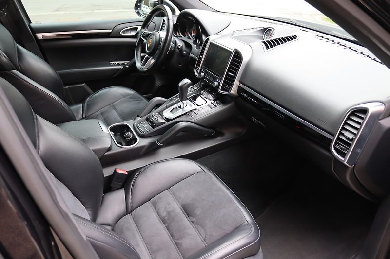 Porsche Cayenne S DIESEL 4.2 V8 283kW 4X4 DPH - fotka 47 z 50