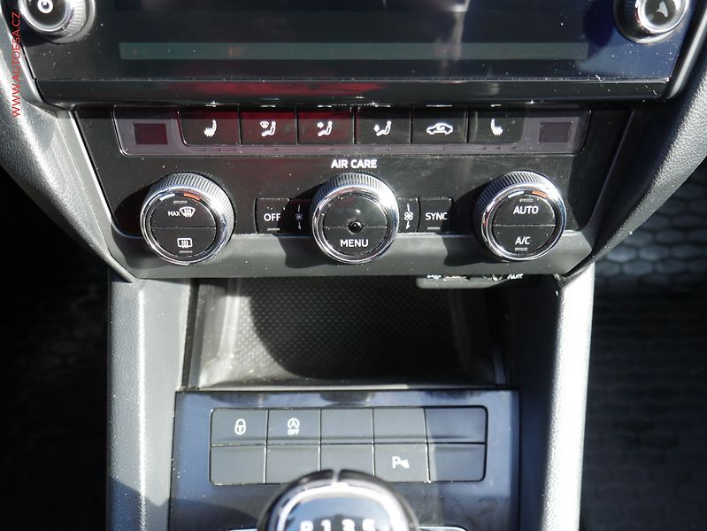 Škoda Octavia (2017) 1.6 TDi, ČR, Style, LED - fotka 16 z 19