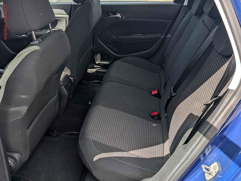 Peugeot 308 (2018) 1.6 HDi, 2.maj,ČR, AC, tempo - fotka 10 z 17