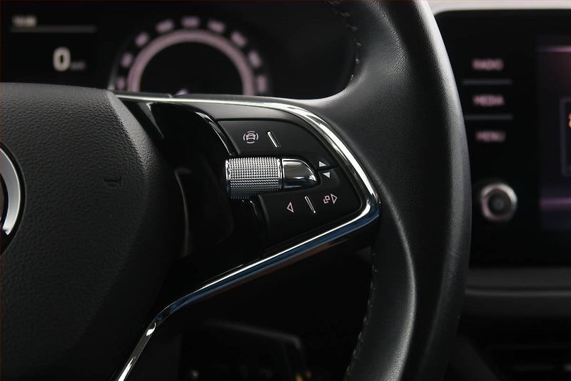 Škoda Fabia (2022) Ambition 1.0 TSI, Tempomat - fotka 16 z 17