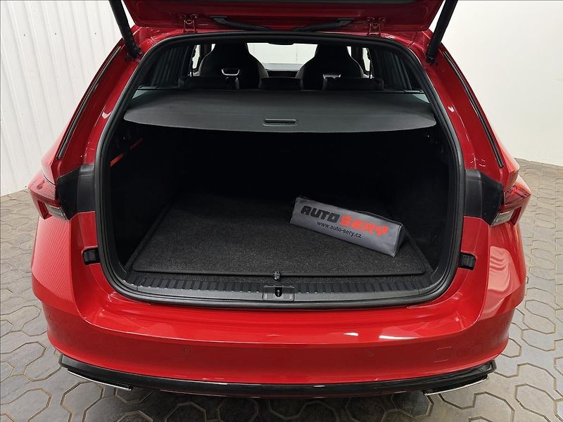 Škoda Octavia 2.0TDI 147kW DCC PANO RS PLUS - fotka 40 z 53