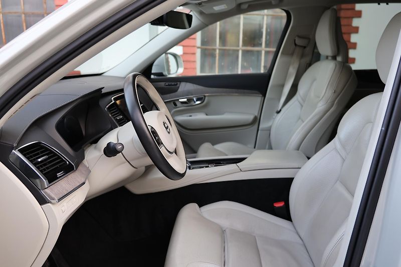 Volvo XC90 (2021) T8 AWD Plug-in Hybrid - fotka 7 z 25