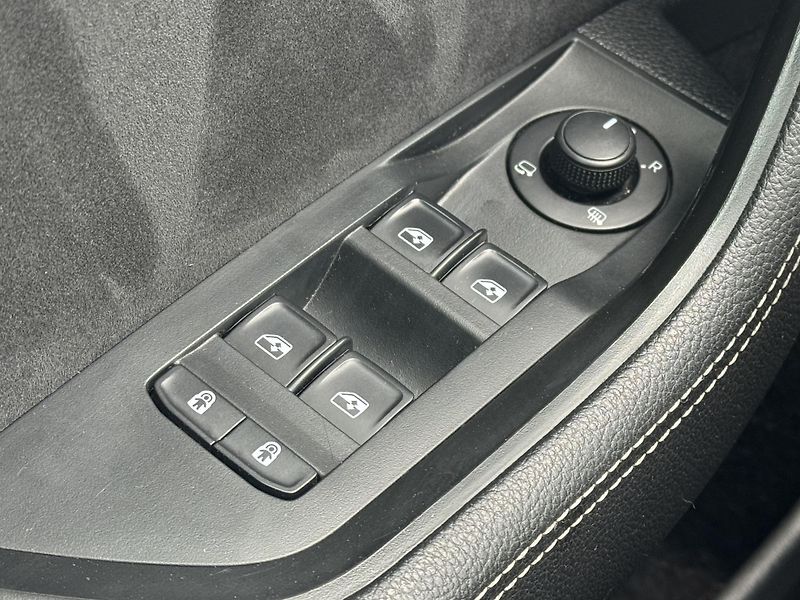 Škoda Superb (2020) 2.0TDi DSG Sportline ACC Kessy - fotka 25 z 50