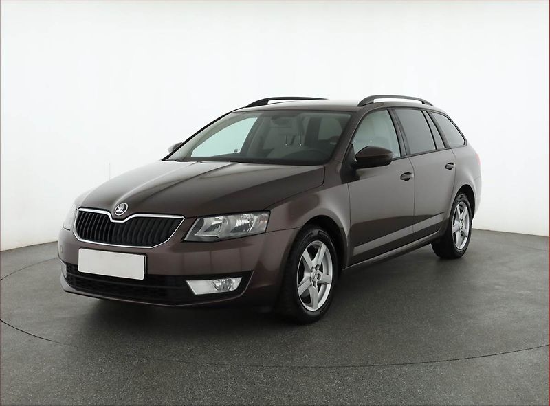 Škoda Octavia (2013) Elegance 1.6 TDI, Serv.kniha - fotka 2 z 14