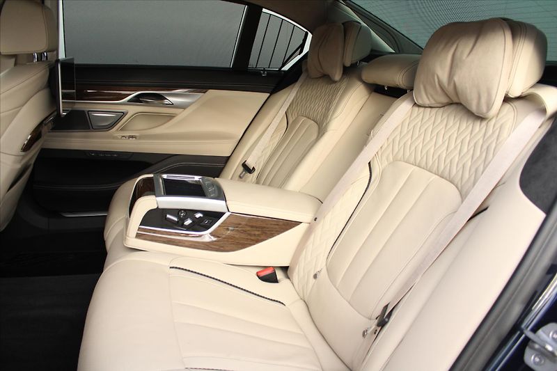 BMW Řada 7 750Li xDrive LASER MASÁŽE ČR - fotka 11 z 44