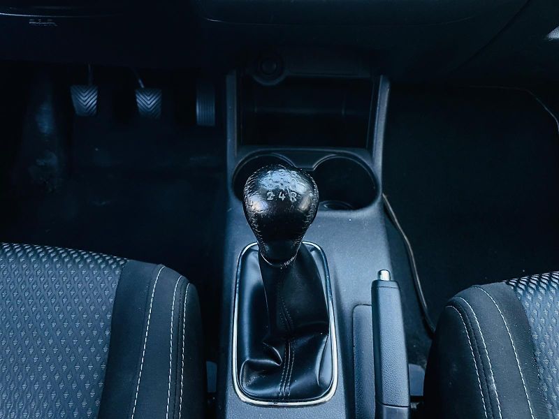 Mitsubishi Outlander 2.0i 1.MAJITEL SERVISKA TAŽNÉ - fotka 35 z 46