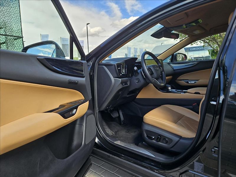 Lexus NX 450h plus 2,5 Prestige - fotka 10 z 16
