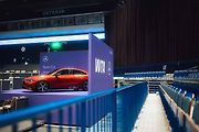 Mercedes-Benz letos odstartoval novou éru jako globální partner ženského tenisu (WTA). Své ambice v tomto sportu nyní potvrzuje i v České republice, kde v rámci ostravského turnaje představuje dvě klíčové novinky: novou generaci modelů GLB a GLC.