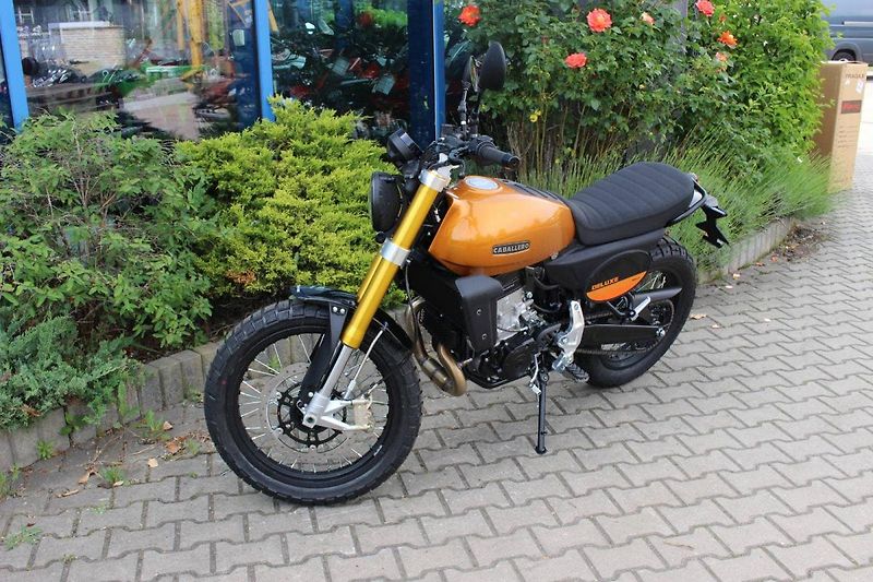 Fantic Caballero Scrambler 500 (2025) DELUXE 2025 SKLADEM - fotka 7 z 10