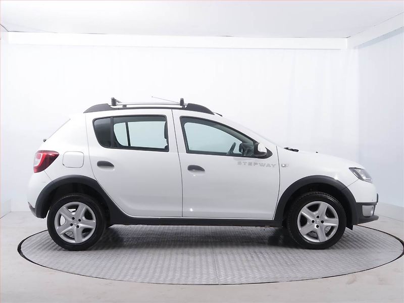 Dacia Sandero (2016) Stepway 0.9 TCe, ČR,1.maj - fotka 6 z 16