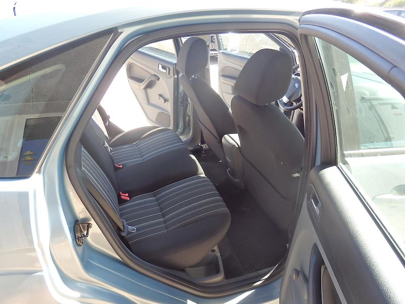 Ford Focus 1.6i 6x AIRBAG, KLIMATIZACE - fotka 9 z 14