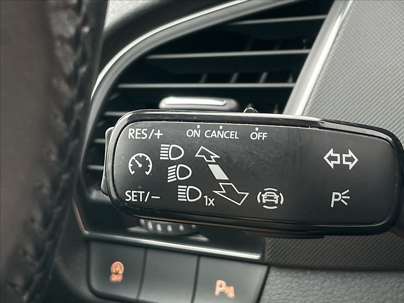 Škoda Fabia 1,0 TSI Ambition Plus PDC+AC - fotka 11 z 23