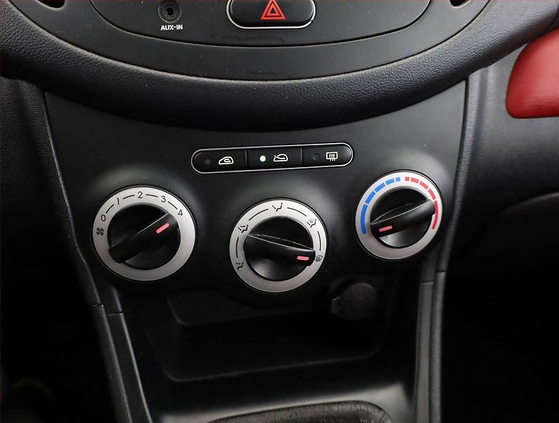 Hyundai i10 (2009) Style 1.2, ČR,1.maj - fotka 9 z 12