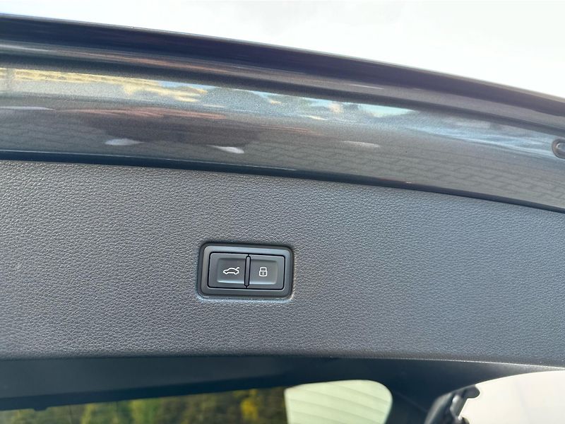 Audi Q8 55 TFSI Quattro - fotka 15 z 24